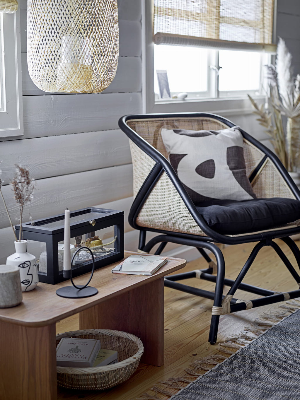Fotel wypoczynkowy Loue czarny rattan Bloomingville