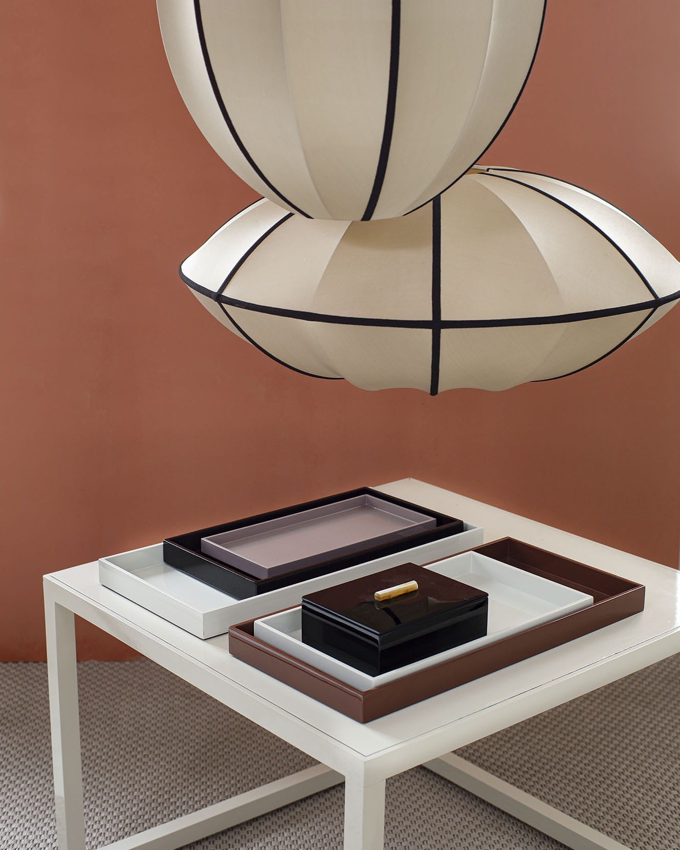 Jedwabna lampa sufitowa Indochina Classic Ufo ø70x27cm czarna lamówka OI SOI OI