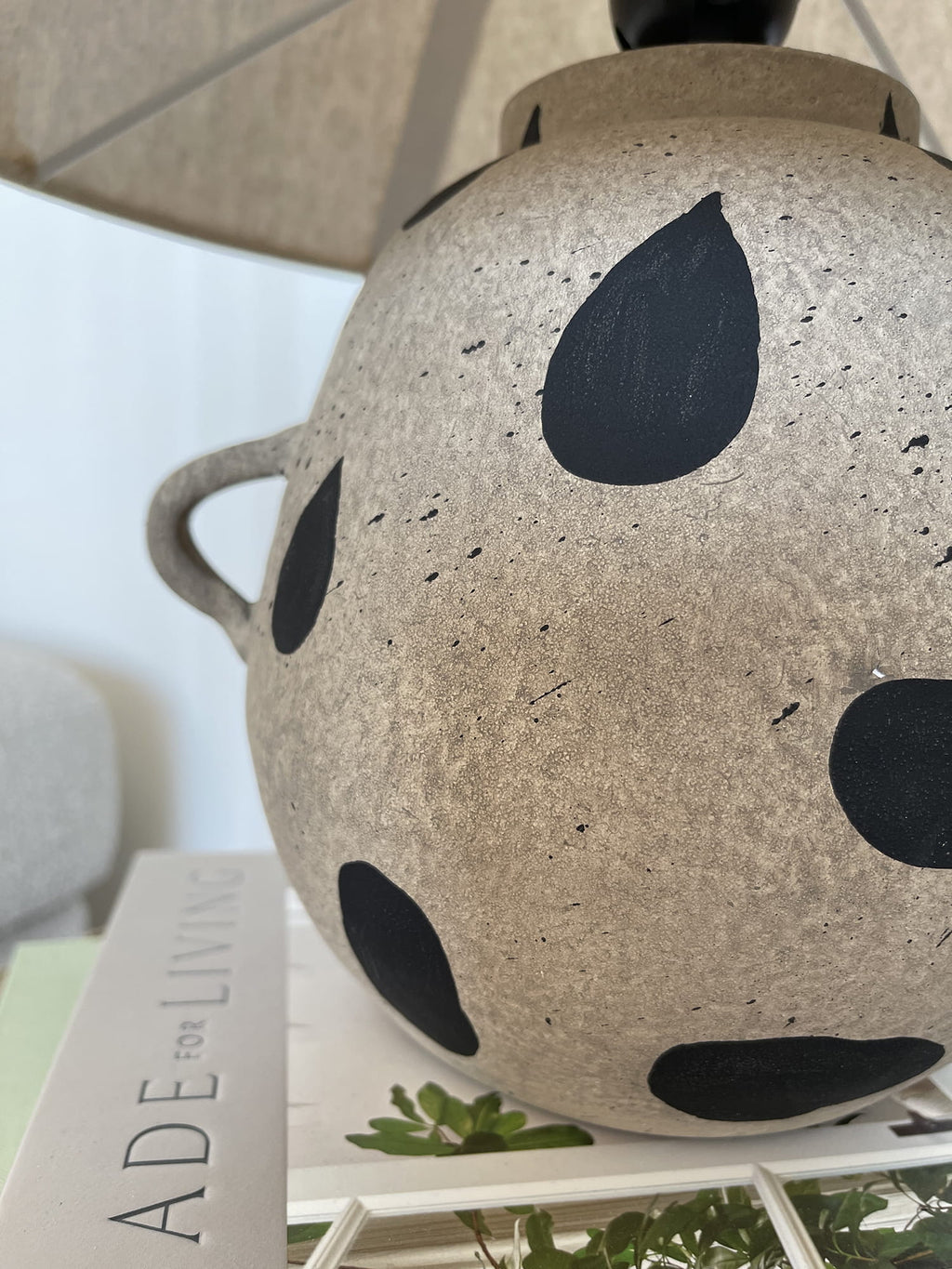 Lampa Nellie kamionka w kropki Śr. 33x37 cm Bloomingville Wabi sabi Bloomingville