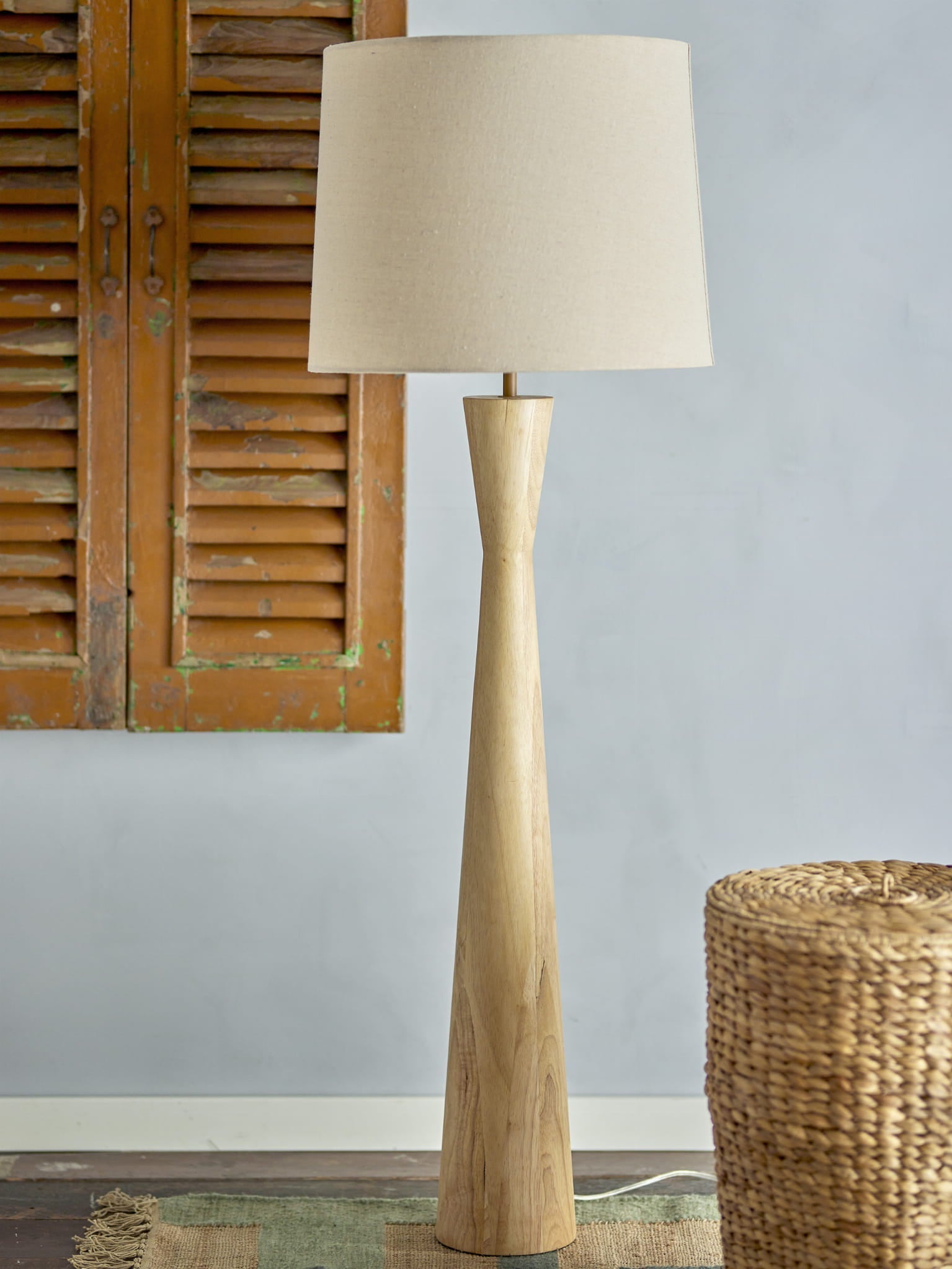 Lampa podłogowa Leonor naturalny Drewno kauczukowe Bloomingville