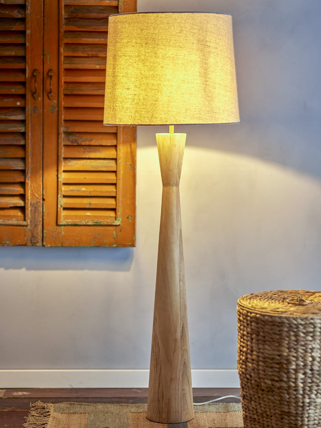 Lampa podłogowa Leonor naturalny Drewno kauczukowe Bloomingville