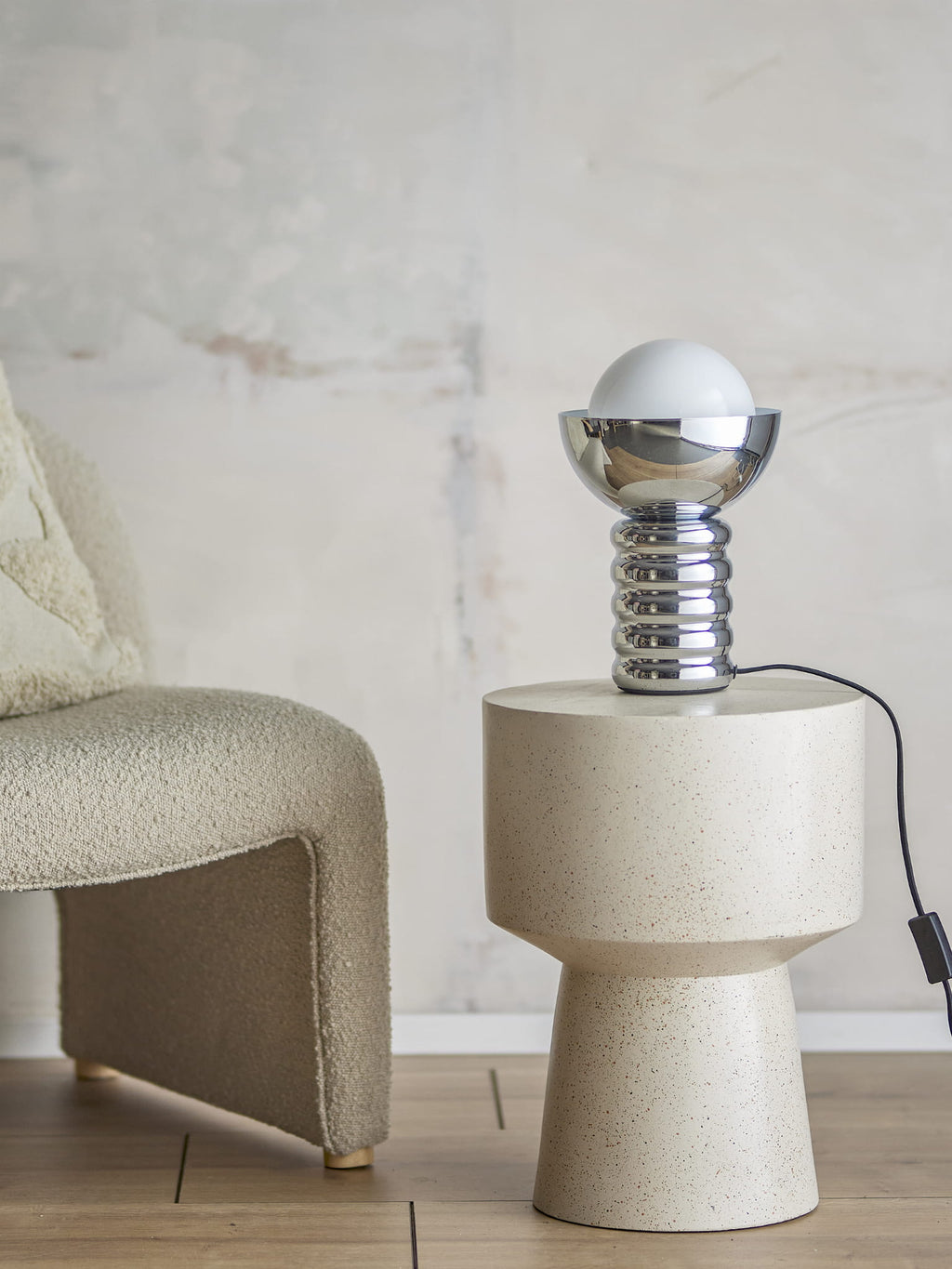 Lampa stołowa Spike srebrna metalowa Bloomingville