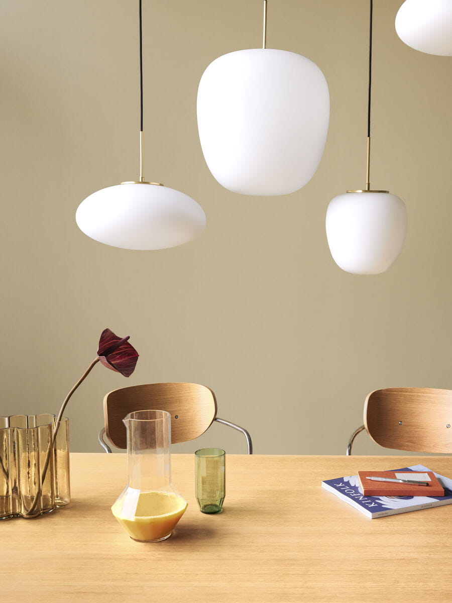 Lampa wisząca Muse biała szklana ø40x40 cm duża Hübsch