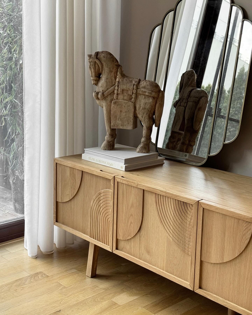 Lustro Mas złota rama francuskie art deco 63x80 cm Bloomingville