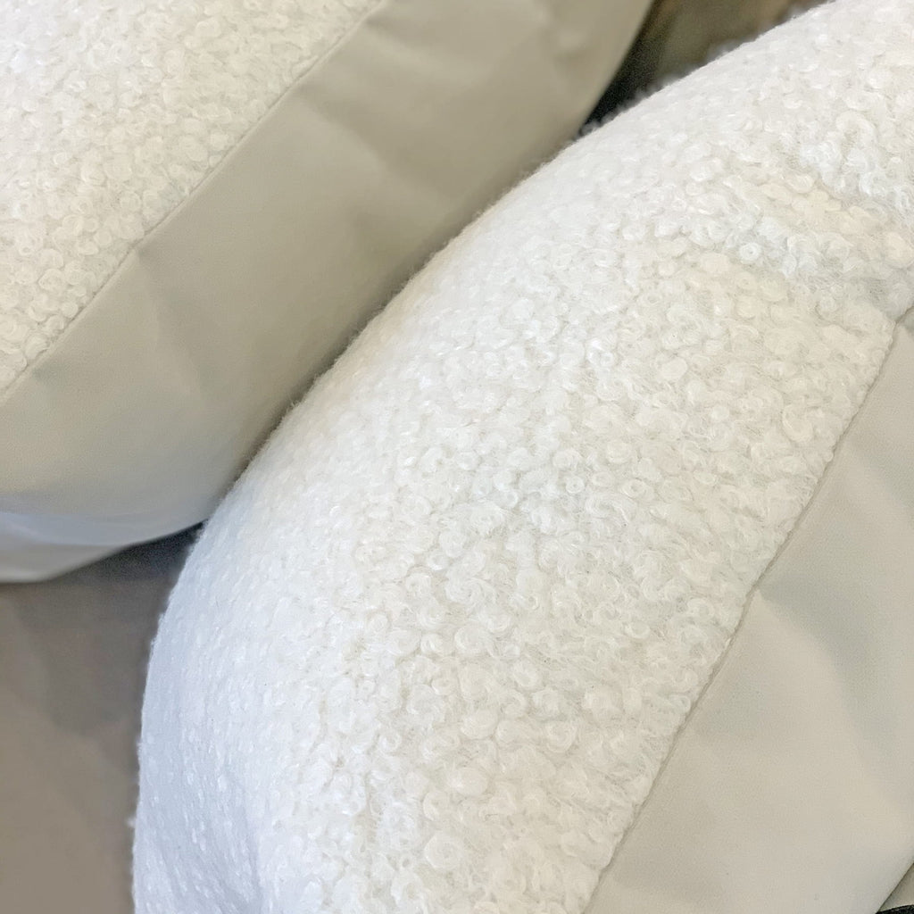 Poduszka Boucle biała śmietankowa THE HOMECEPT