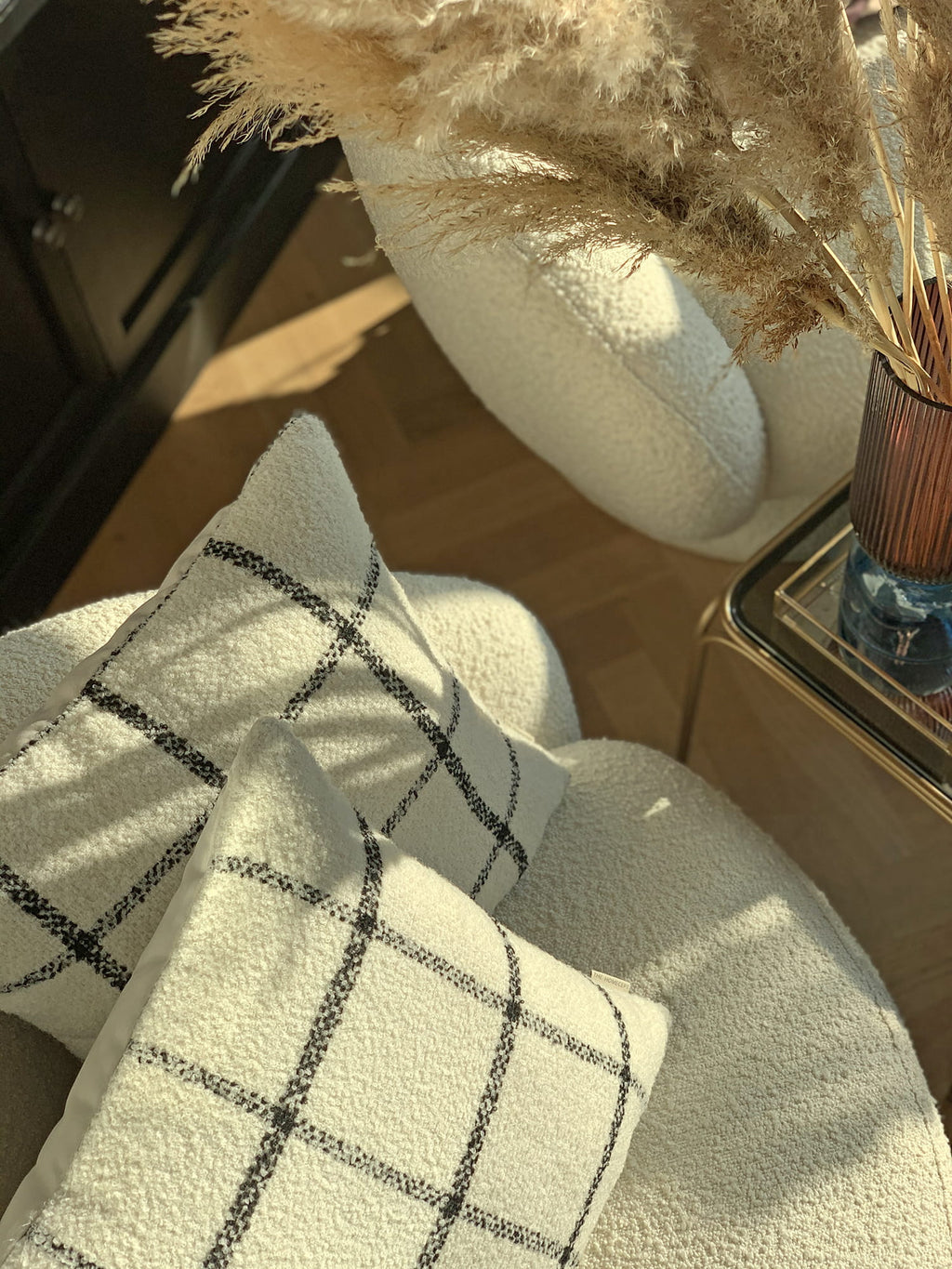 Poduszka Boucle Krata wełna THE HOMECEPT