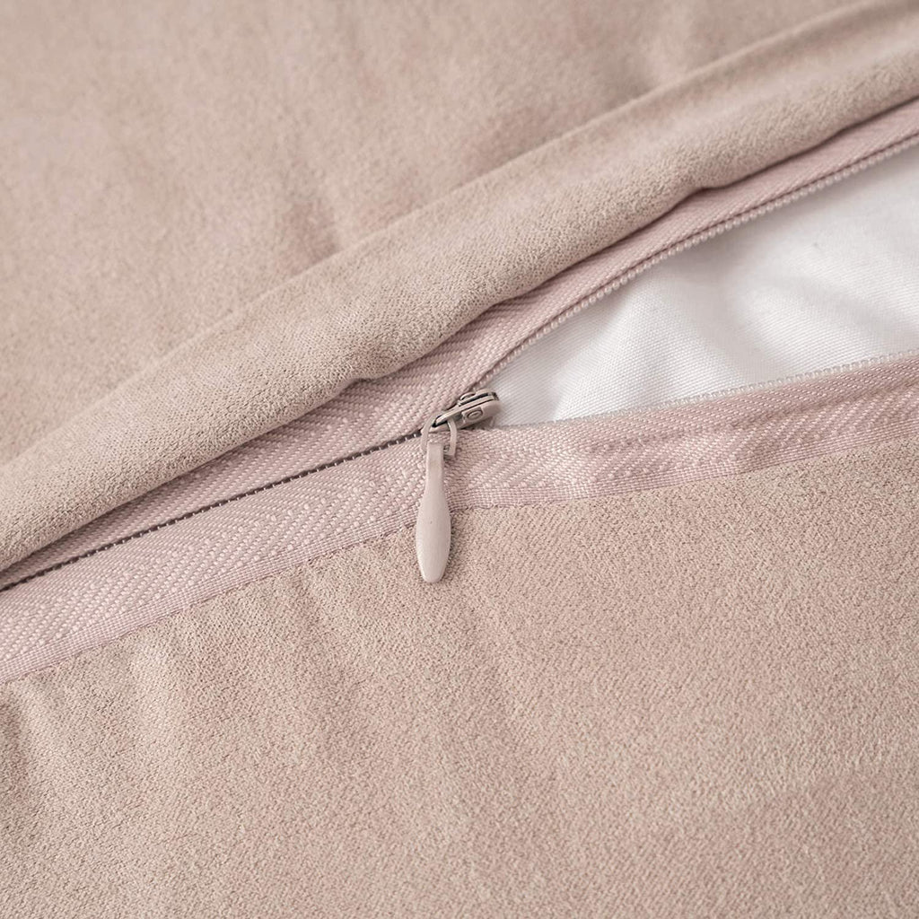 Poduszka Boucle Teddy brudny róż THE HOMECEPT