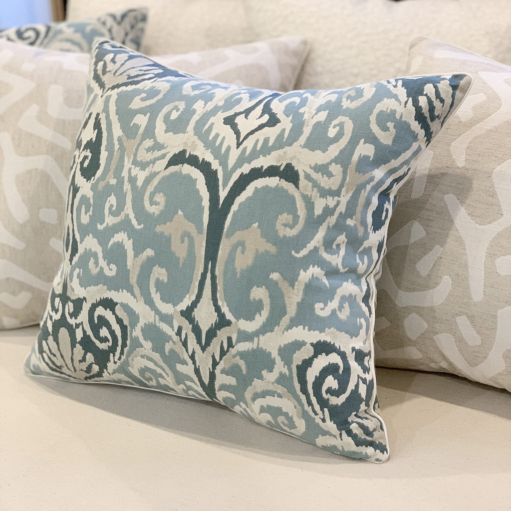 Poduszka dekoracyjna Ikat Blue THE HOMECEPT