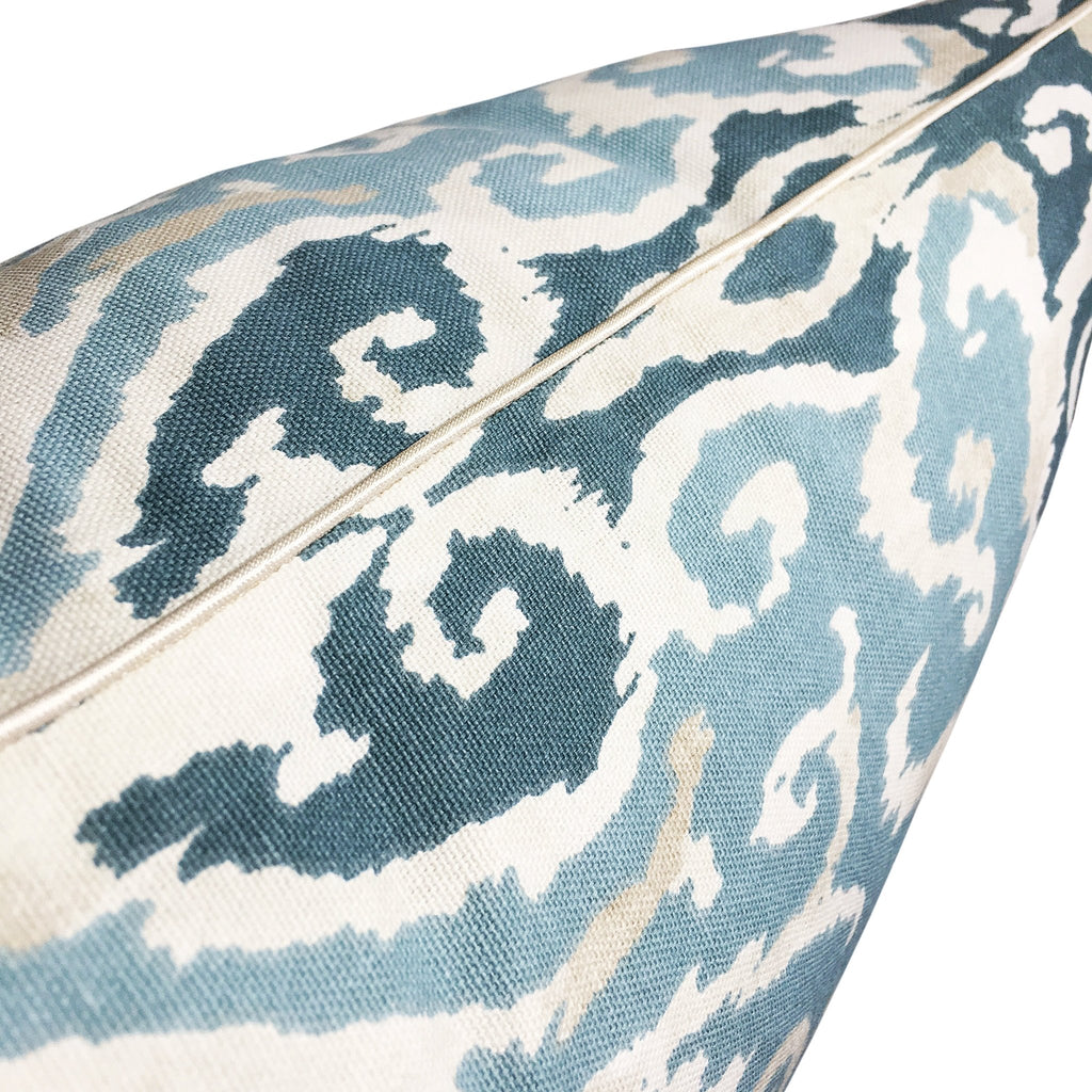 Poduszka dekoracyjna Ikat Blue THE HOMECEPT