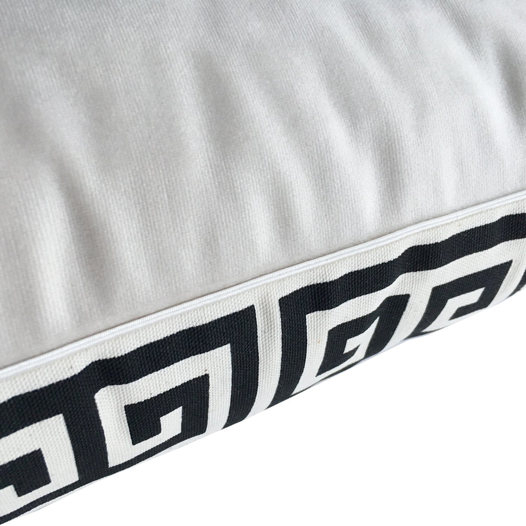 Poduszka Greek Black 33x50 THE HOMECEPT