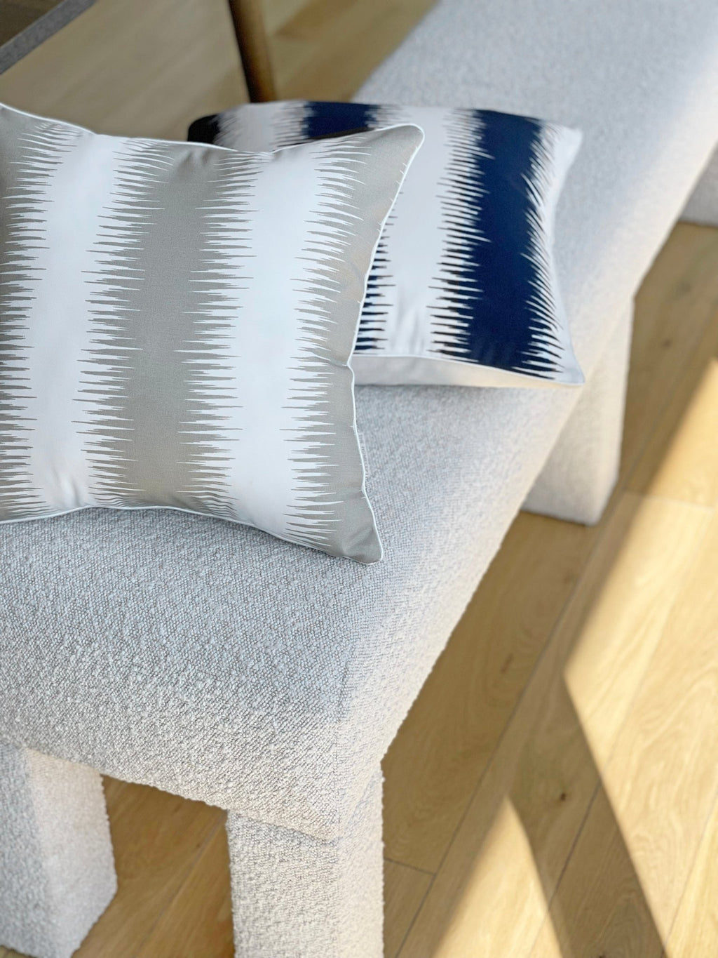 Poduszka Porto Cervo granatowa ikat THE HOMECEPT