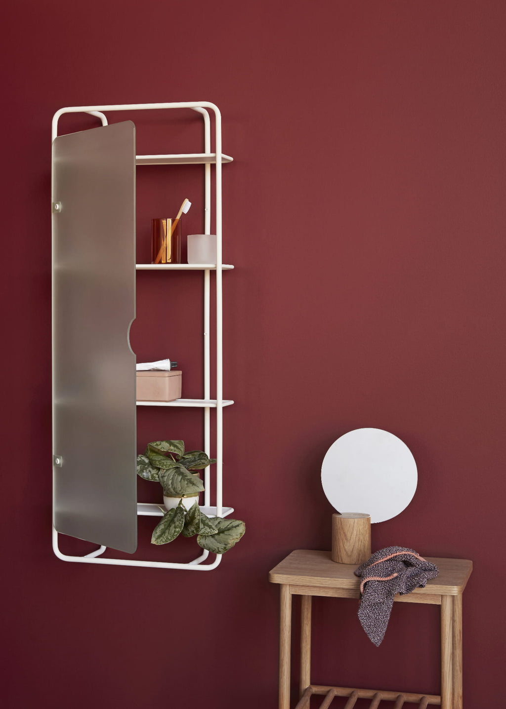 Półka ścienna Form biała 41x16xh106cm Hübsch