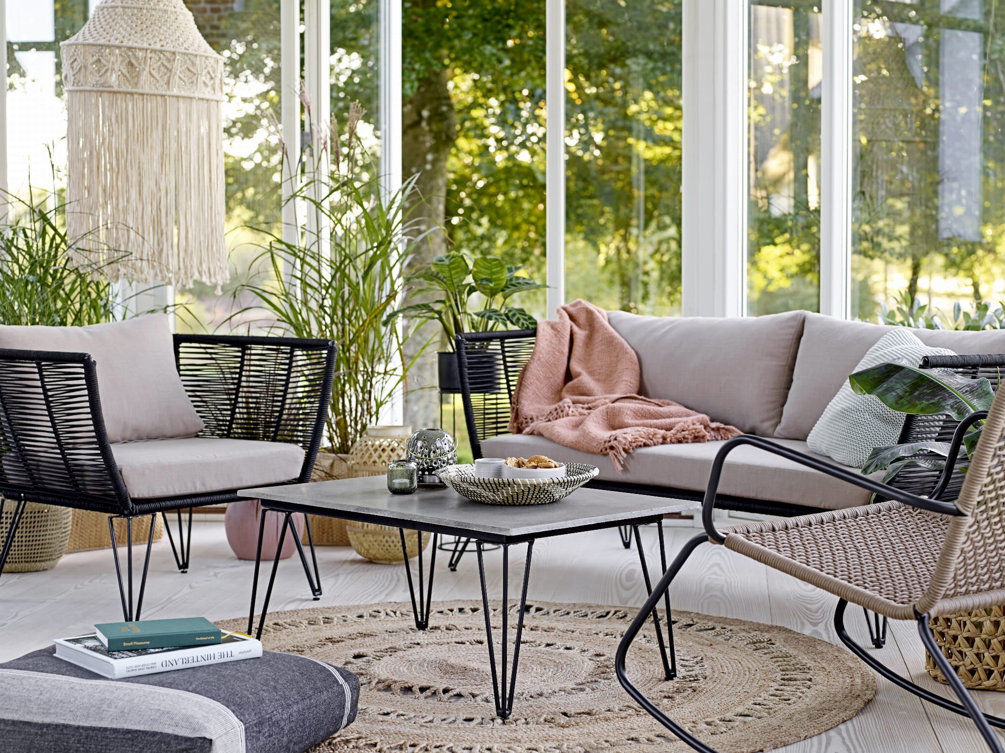 Sofa ogrodowa Mundo czarna metalowa 175 cm Bloomingville