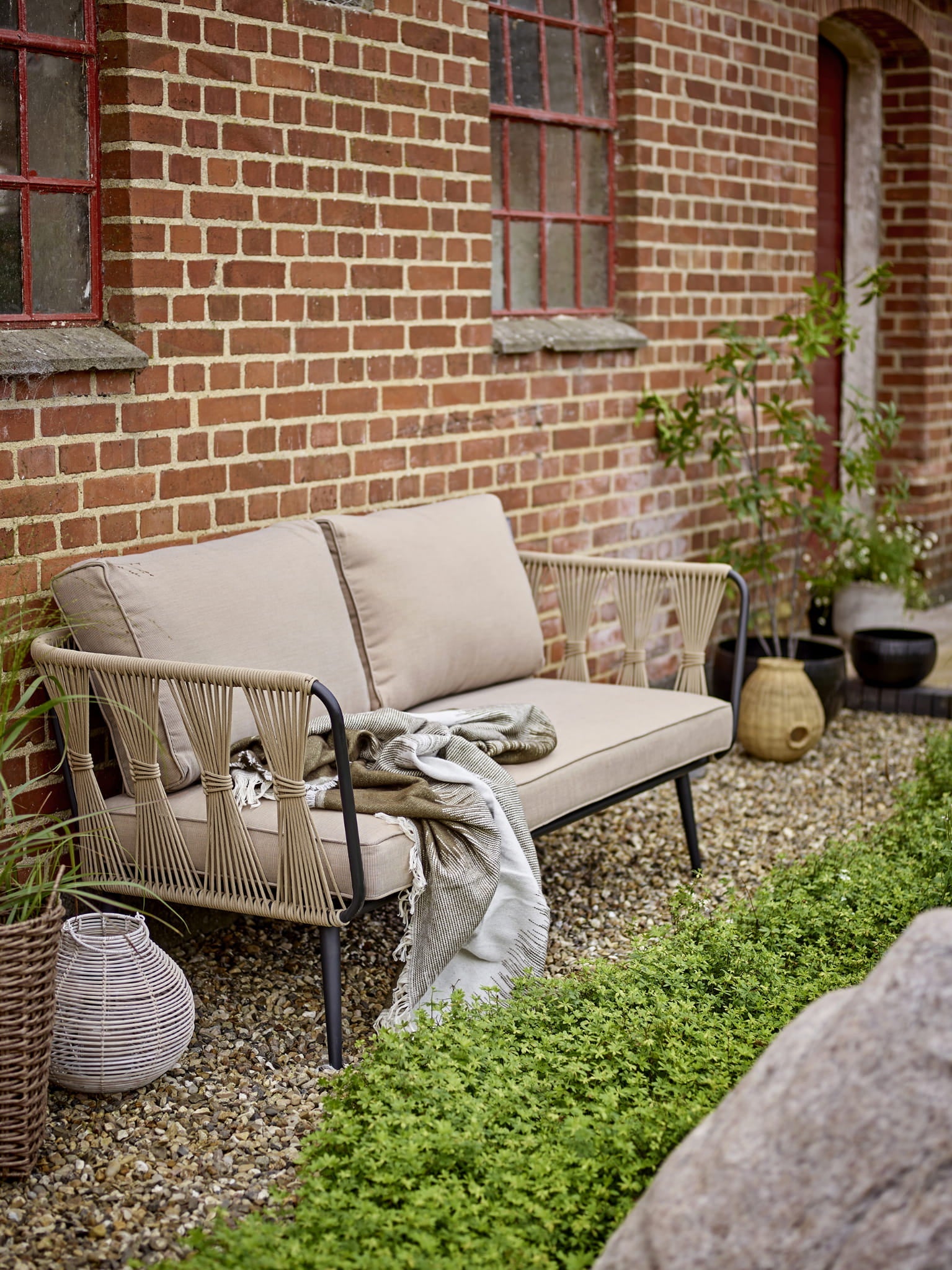 Sofa Pavone brązowa metalowa Bloomingville