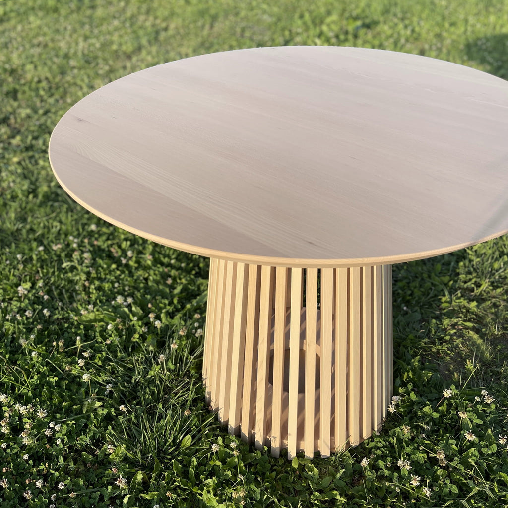 Stół Calma do jadalni okrągły lite drewno lamele Ø100x77cm THE HOMECEPT
