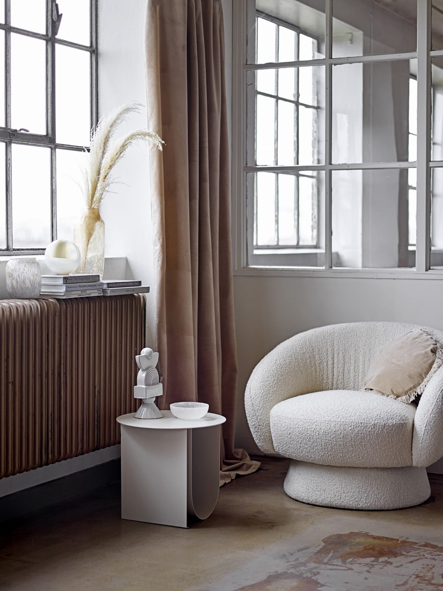Stolik boczny Cher naturalny metalowy Bloomingville