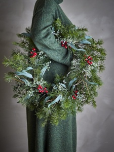 Wieniec świąteczny Pine sosnowy Ø60cm sztuczne kwiaty