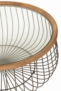 Szklany blat stolika kawowego wykończony drewnianą ramą – detal