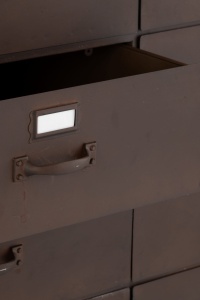 Komoda ARCHIVE metalowa z szufladami 125×50×119 cm industrialna antyczny brąz